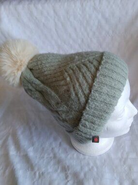 Hot Paws 1990's polyester - wool winter kit: beannie, mittens & neck warmer